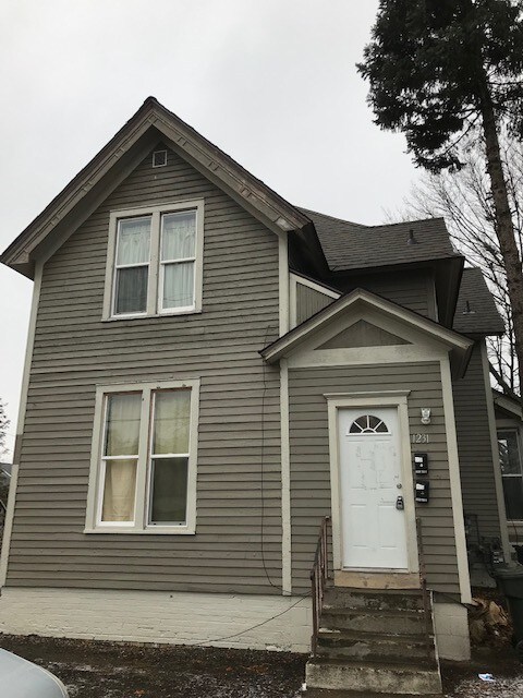 1231 Terrace St-Unit -2 in Muskegon, MI - Building Photo