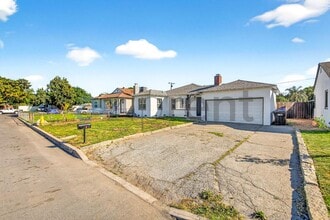 4029 Olive St in Chino, CA - Foto de edificio - Building Photo