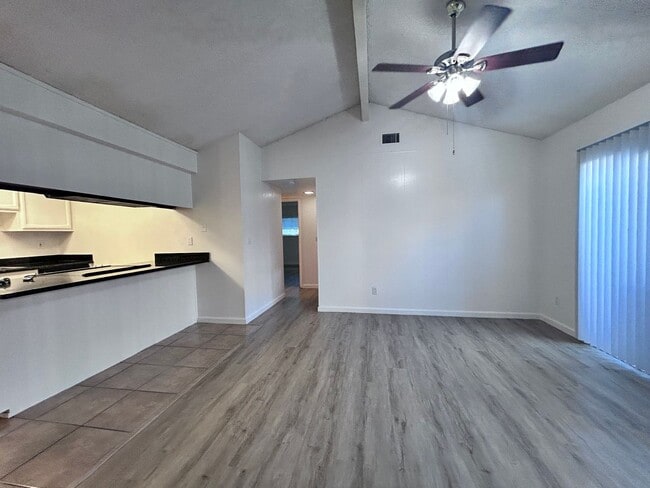 6864-6866 Trovita Way in Citrus Heights, CA - Building Photo - Building Photo