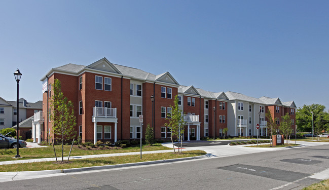 Village Pointe Apartments in Norfolk, VA - Building Photo - Building Photo