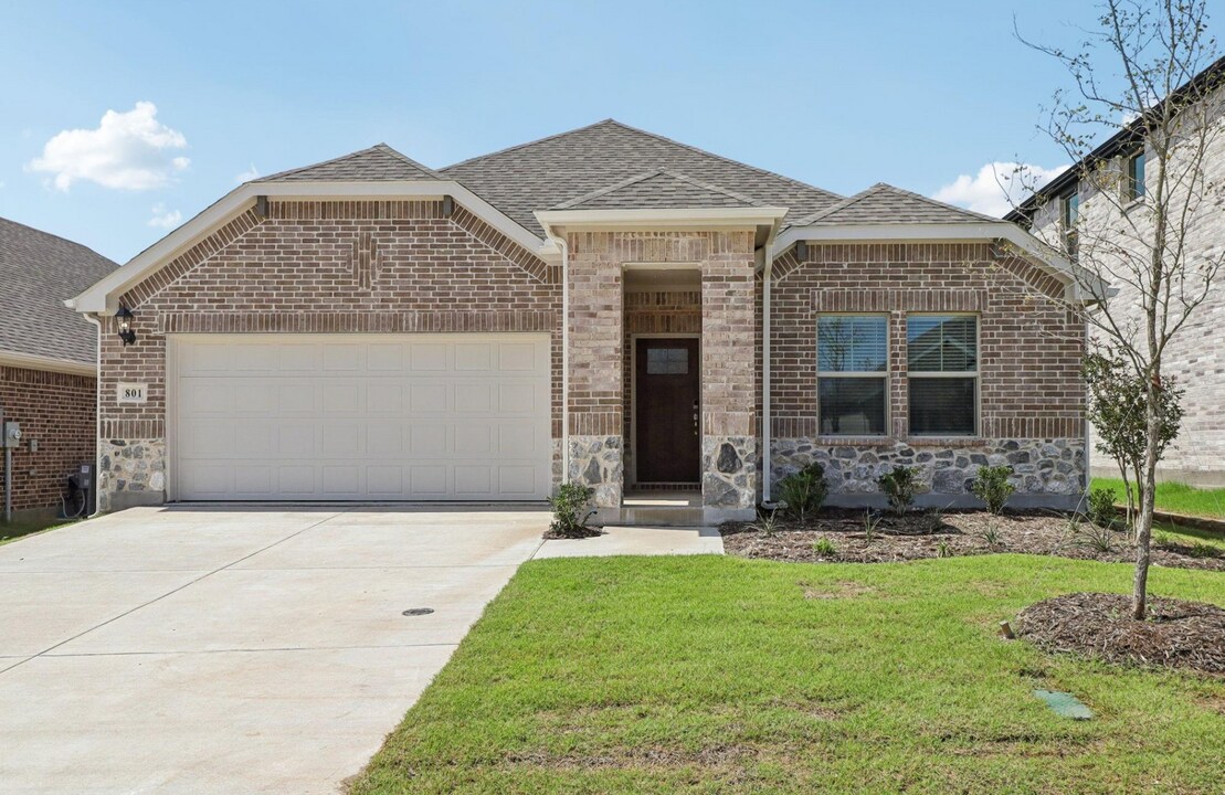 801 Easthill Dr in McKinney, TX - Building Photo