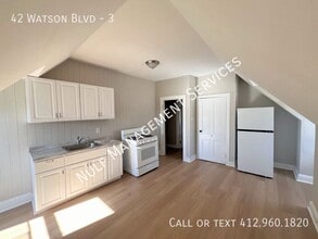 42 Watson Blvd in Pittsburgh, PA - Building Photo - Building Photo