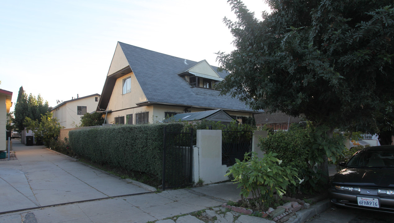 333-335 N Avenue 51 in Highland Park, CA - Foto de edificio