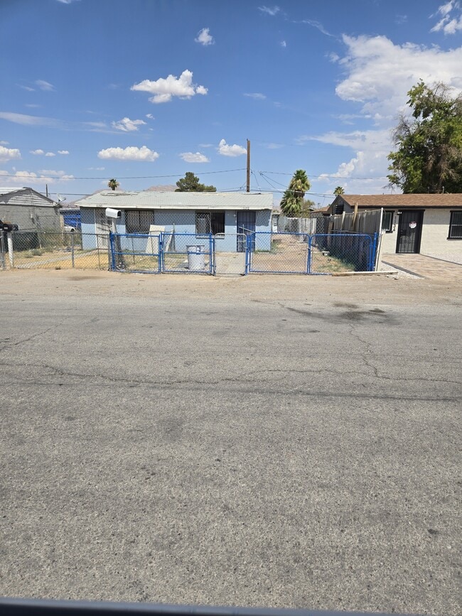 property at 1132 Laurel Ave
