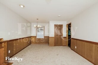 1370 Robinwood Dr in Aurora, IL - Building Photo - Building Photo