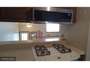 2323 W Territorial Rd in St. Paul, MN - Building Photo - Building Photo