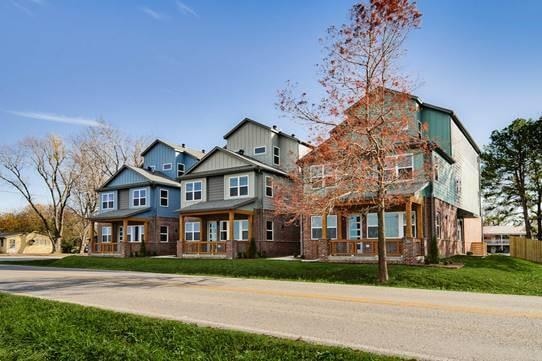 property at 1735 W Deane St