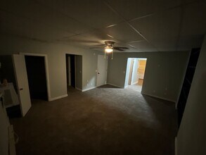 101 E High St in Eldon, MO - Building Photo - Building Photo