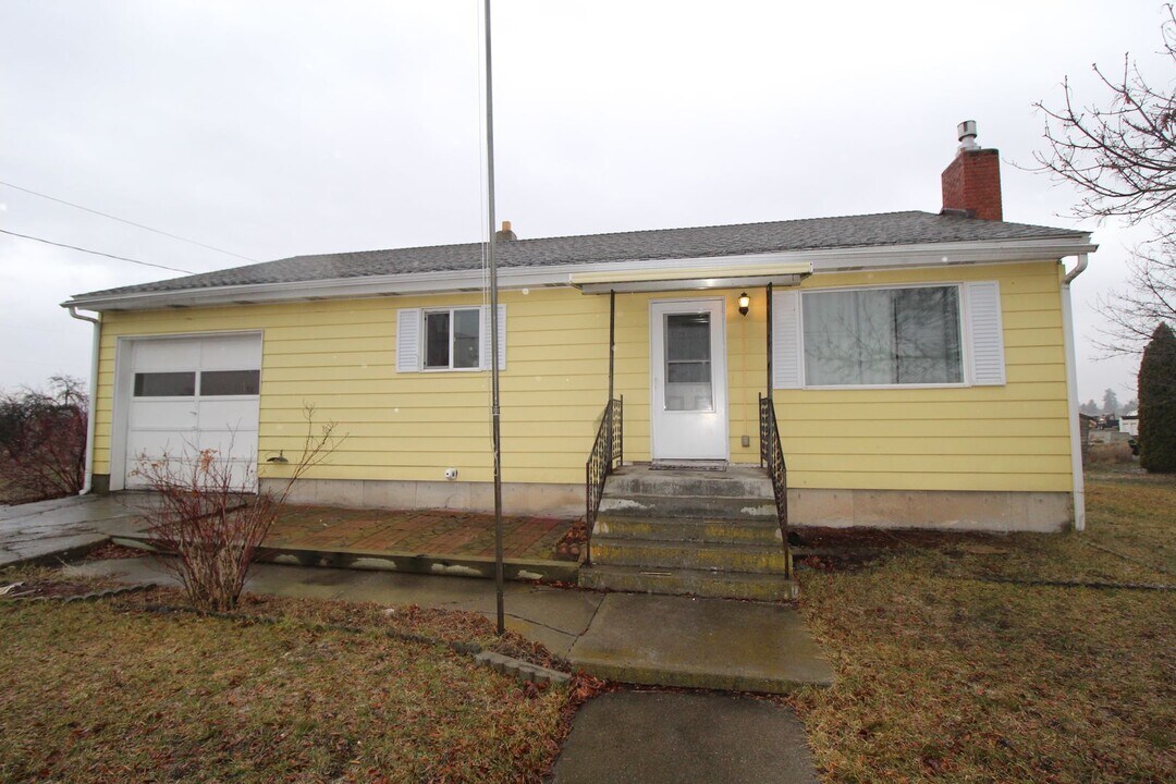 11105 W Electric Ave in Spokane, WA - Building Photo