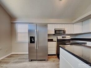 1224 Stradford Ct in Greenwood, IN - Building Photo - Building Photo