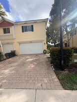 7644 Foxcroft Ln in Davie, FL - Building Photo