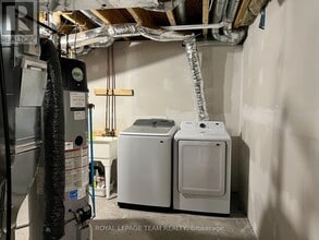 33 Thunderbolt St in Ottawa, ON - Building Photo - Building Photo