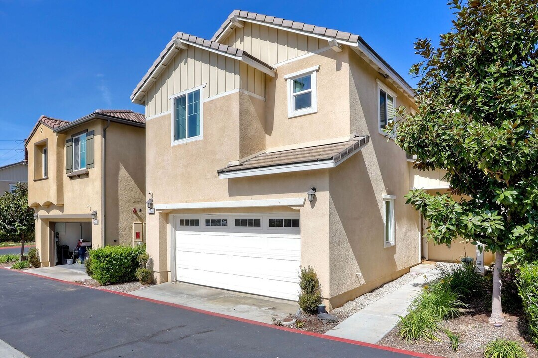 35229 Persano Pl in Fallbrook, CA - Building Photo