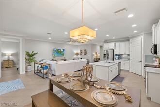 14671 Topsail Dr in Naples, FL - Foto de edificio - Building Photo