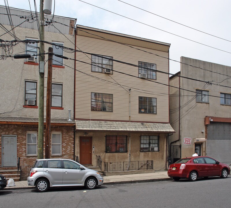 21 Madison St in Newark, NJ - Building Photo