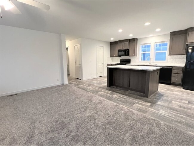 17082 Coventry Ln in Holly, MI - Foto de edificio - Building Photo