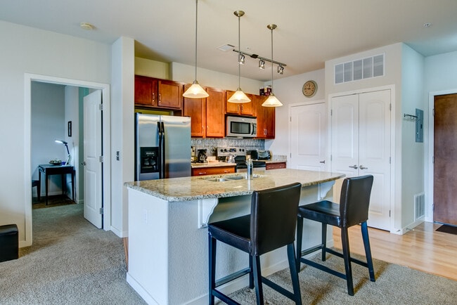 13456 Via Varra, Unit 329 in Broomfield, CO - Foto de edificio - Building Photo
