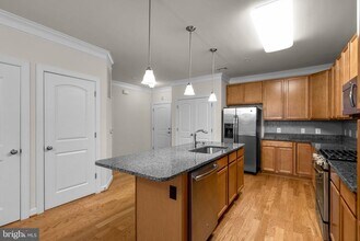 13723 Neil Armstrong Ave in Herndon, VA - Building Photo - Building Photo