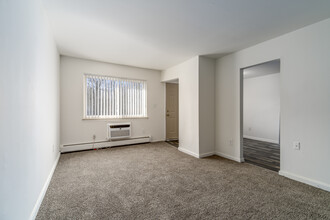 The Springs in Taylor, MI - Building Photo - Interior Photo