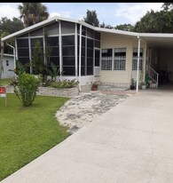 15580 Royal Coach Cir in North Fort Myers, FL - Building Photo