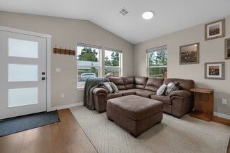 1350-1313 13th Ave in Seaside, OR - Building Photo - Building Photo