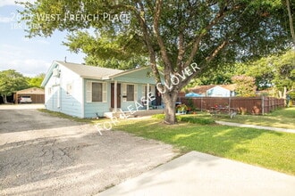 2611 W French Pl in San Antonio, TX - Foto de edificio - Building Photo
