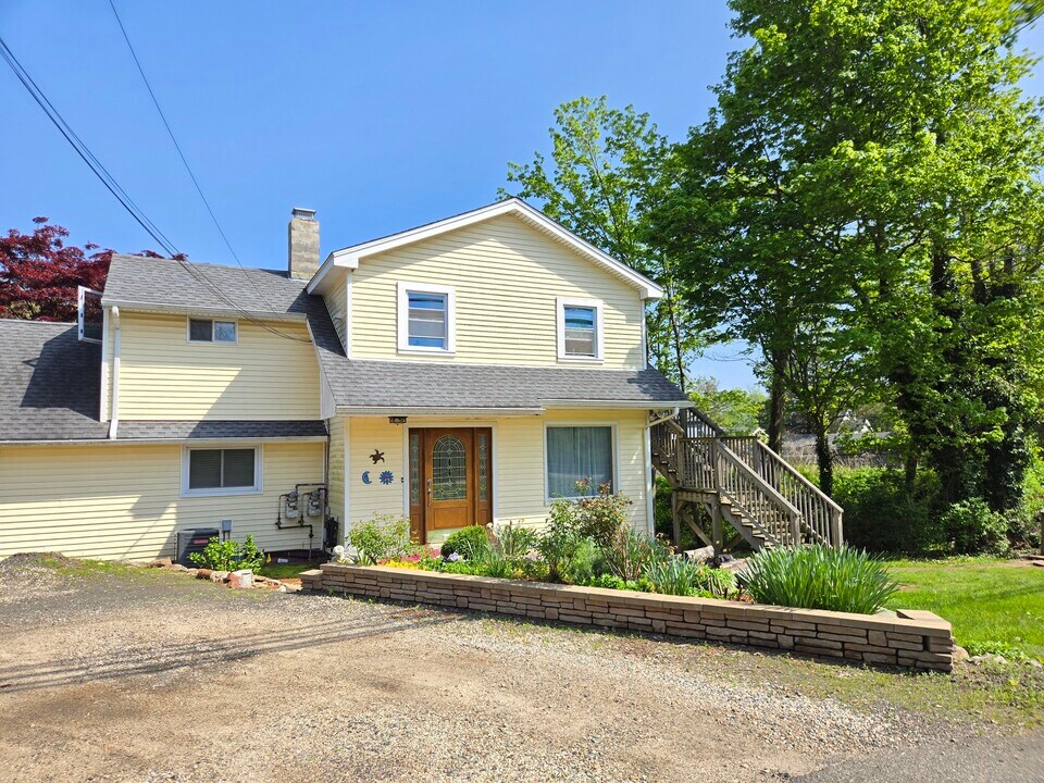 190 Short Beach Rd in Branford, CT - Building Photo