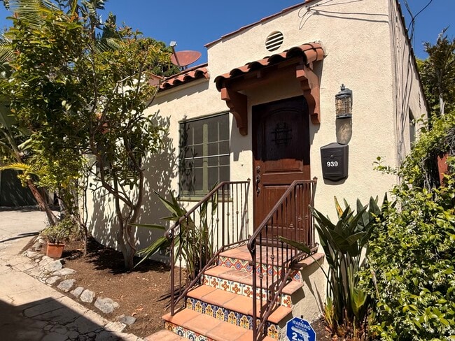 939 Hammond St in West Hollywood, CA - Building Photo - Building Photo