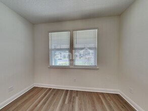 11661 Hillside Dr in Jacksonville, FL - Foto de edificio - Building Photo