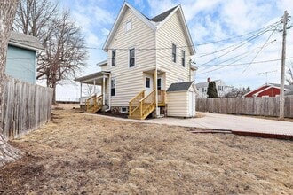 426 College Ave, Unit upper unit in Watertown, WI - Building Photo - Building Photo