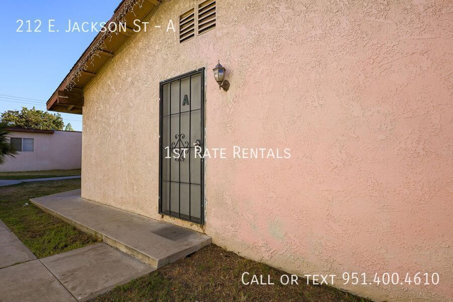 212 E Jackson St in Rialto, CA - Building Photo