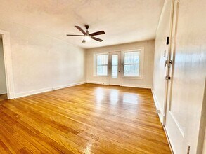 402 E 43rd St in Kansas City, MO - Building Photo - Building Photo