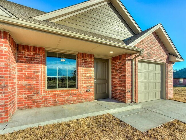 4613 Castle Bay Cove in Del City, OK - Building Photo - Building Photo