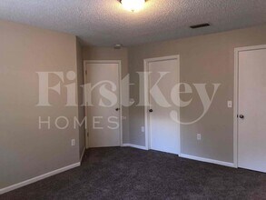 2137 Featherwood Dr W in Jacksonville, FL - Building Photo - Building Photo