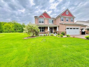 8490 Moraine Cir in Shakopee, MN - Building Photo - Building Photo