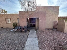 4241 Wales Green Ln in Las Vegas, NV - Building Photo