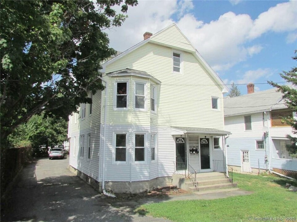 136 N Elm St in Torrington, CT - Building Photo