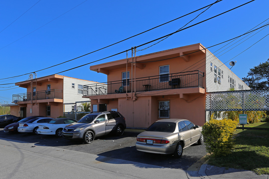 Streamline Apartments in Pahokee, FL - Building Photo