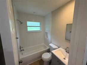 10022 N Lantana Ave in Tampa, FL - Building Photo - Building Photo
