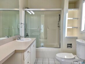 283 Cosey Beach Ave in East Haven, CT - Building Photo - Building Photo