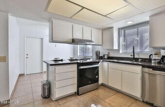 10421 E Silvertree Dr in Sun Lakes, AZ - Building Photo - Building Photo