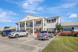 6731 Panther Ln in Ft. Myers, FL - Building Photo