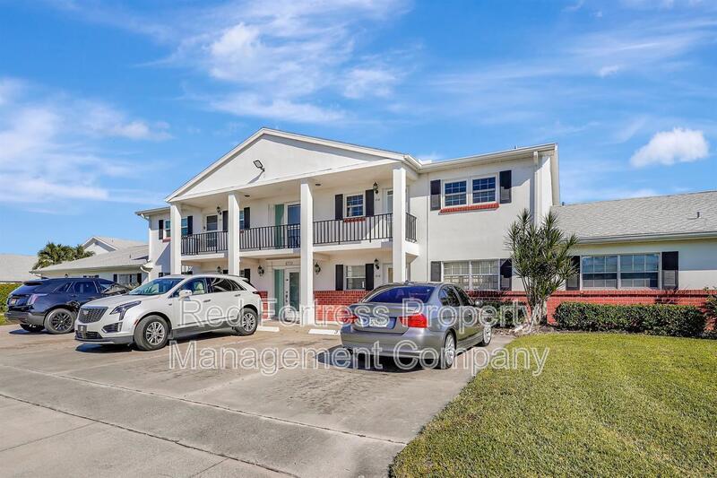 6731 Panther Ln in Ft. Myers, FL - Foto de edificio