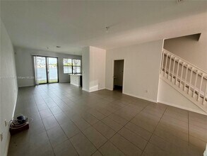 1075 NW 33rd Manor in Pompano Beach, FL - Building Photo - Building Photo