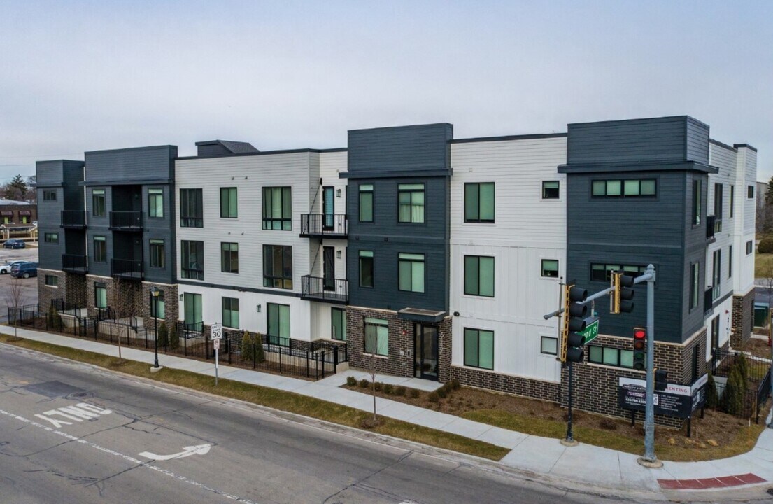 5117 Fairview Ave in Downers Grove, IL - Building Photo