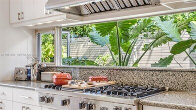 4805 Cherokee Ave in Miami Beach, FL - Building Photo - Building Photo