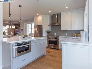 764 Hillcrest Dr in Redwood City, CA - Building Photo - Building Photo
