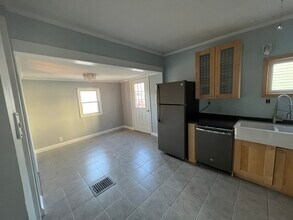 26 Highland Ln in Bangor, ME - Foto de edificio - Building Photo