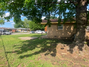 631 Alexander Dr in Haysville, KS - Building Photo - Building Photo