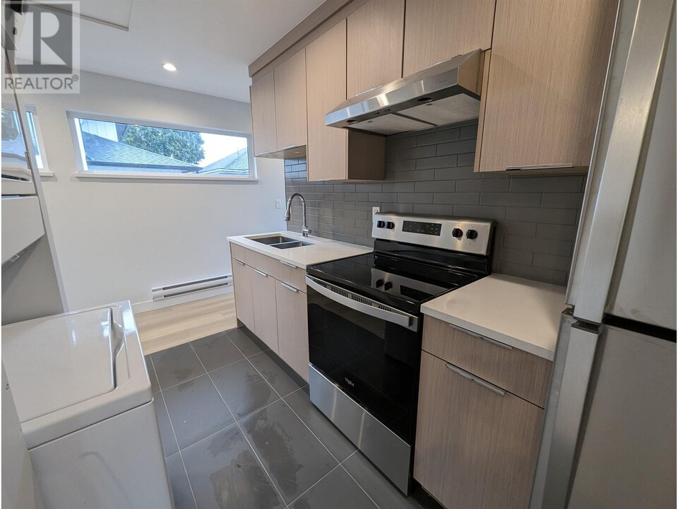 3183 Newberry St in Port Coquitlam, BC - Building Photo